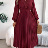 Rosalind Quinn | Nėriniuota V formos kaklo A formos suknelė