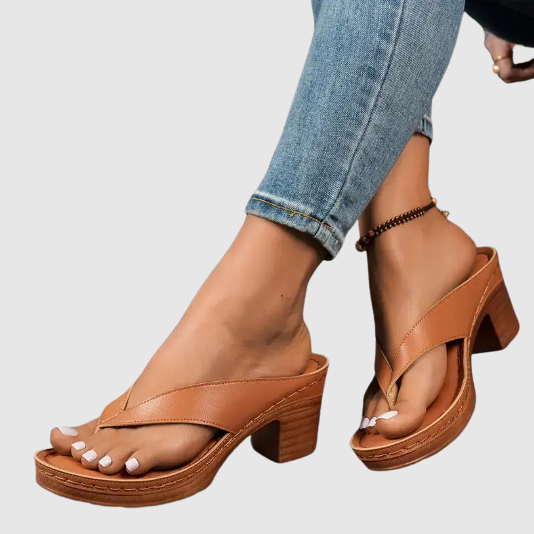 Nina - Patogūs sandalai su kulnu