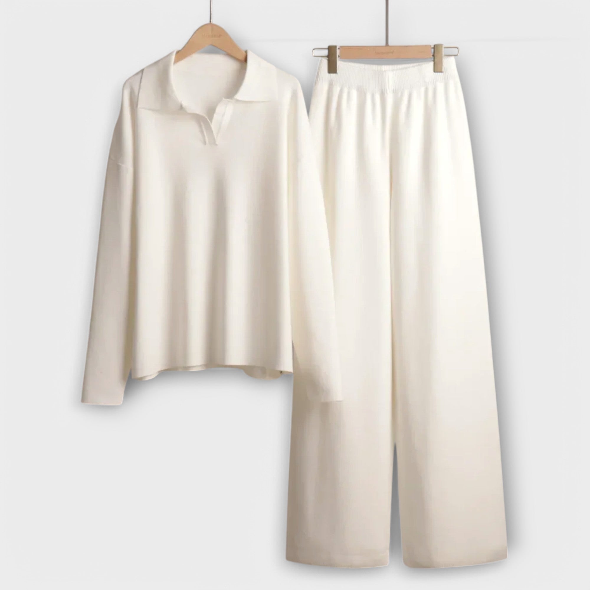 Moteriškas kostiumas