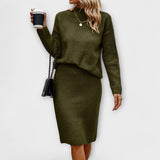 Dviem dalimis: megztinis ir sijonas