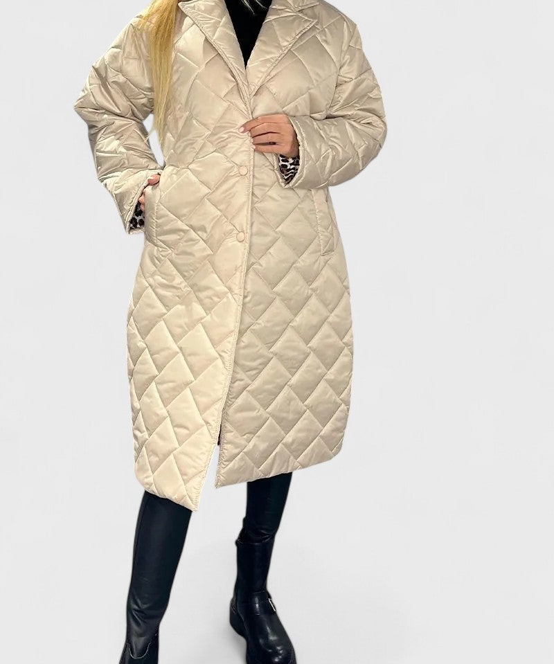 Antra – Dygsniuotas paltas su leopardo pamušalu